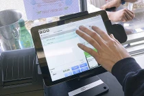 Quán ăn Hà Nội chơi sang dùng Ipad gọi món