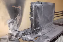 Mải xem pháo hoa quên tắt điện, nổ ti vi cháy nhà