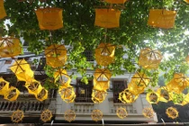 Hà Nội đẹp lạ với con đường treo 1.000 guồng quay tơ siêu độc