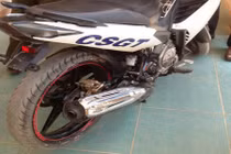 Bắt băng cướp xe máy dán mác cảnh sát giao thông