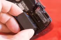 10 mẹo “chuẩn không cần chỉnh” dùng máy ảnh tiết kiệm pin