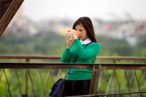 Thời tiết hôm nay 25/4: Hà Nội se lạnh, đêm có mưa