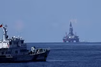 Tàu kiểm ngư Việt Nam bị tàu TQ vây ép 40 phút