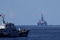 Tàu kiểm ngư Việt Nam bị tàu TQ vây ép 40 phút