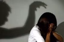 Ông nội dê xồm, hiếp dâm cháu gái 9 tuổi