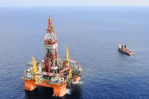 Giàn khoan trái phép dịch chuyển, tàu TQ tấn công tàu VN