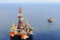 Giàn khoan trái phép dịch chuyển, tàu TQ tấn công tàu VN