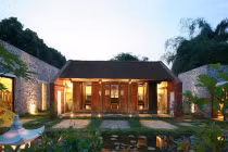 Nhà ngoại ô Hà Nội lung linh trên báo ngoại