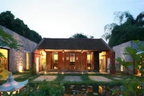 Nhà ngoại ô Hà Nội lung linh trên báo ngoại