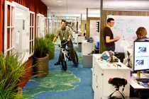 Đột nhập những trụ sở đầy màu sắc của Google