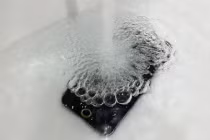 iPhone 6 có thể "tắm" nước trong 30 phút