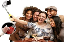 Gậy “tự sướng” selfie stick... dùng có sướng?