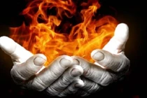 Vợ chết thảm vì chồng hành lễ “đuổi ma” vùng kín