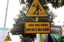 Ngả nghiêng với những kiểu quảng cáo siêu độc ở Việt Nam