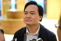 Bộ trưởng GD&ĐT nói gì về việc điều giáo viên đi tiếp khách?