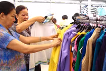 Làm thế nào mua quần áo an toàn, không có vật gây hại?