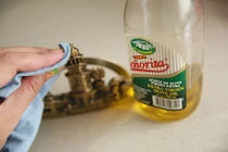 5 chiêu tẩy sạch bong đồ dùng bằng... thực phẩm