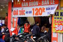 Mặt hàng nào đang giảm giá "không phanh" ở Hà Nội?