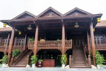 Hoành tráng nhà gỗ lim 200 tỷ của đại gia Điện Biên