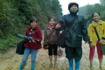 Nhìn lại những hình ảnh rớt nước mắt ấm áp tình thầy trò