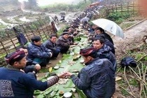 Tròn mắt với những con đường rượu thịt độc lạ ở Việt Nam