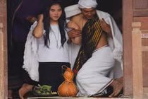 Những tục lệ bắt vợ, bắt chồng lạ lùng ở Việt Nam