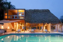 Ngắm nhà gỗ hạng sang sát bờ biển