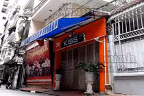 Bắt chủ quán karaoke cưỡng đoạt tiền của khách nước ngoài