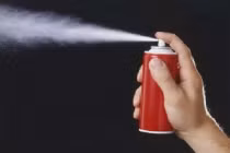 Dùng thuốc diệt gián, cẩn thận hại mình