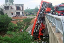 Hết hồn những pha tai nạn giao thông khó đỡ nhất Việt Nam