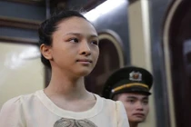 Hoa hậu Phương Nga vẫn bị truy tố tội lừa đảo