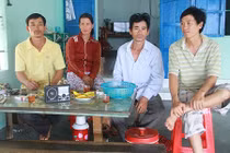 Xúc động câu chuyện ba anh em nhà Robinson ở Khánh Hòa