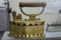 Bí mật ít biết khiến bàn là con gà sốt tiền tỷ