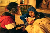 Xót xa những phận nghèo cơ cực trong giá lạnh Hà Nội