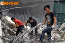 Ảnh: Người dân “thầu” bãi đồng nát khổng lồ trên vỉa hè Hà Nội