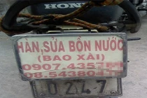 Bi hài biển quảng cáo treo ở vị trí quá hiểm