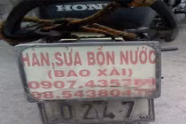 Bi hài biển quảng cáo treo ở vị trí quá hiểm