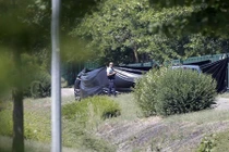 Kẻ khủng bố Pháp chụp ảnh với...đầu nạn nhân