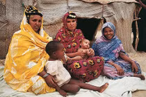 Lạ lùng luật lệ của bộ lạc "âm thịnh dương suy"