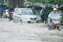 Những nghề “hốt bạc” khi vào mùa ngập lụt