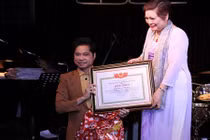 Đơn vị trao bằng khẳng định không phong Ngọc Sơn là 'Giáo sư âm nhạc'