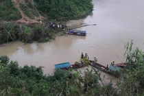 Ô tô “bay” xuống lòng hồ thủy điện Sơn La