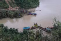 Ô tô “bay” xuống lòng hồ thủy điện Sơn La