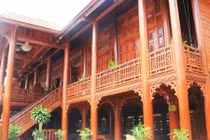 Nhà gỗ khủng gây “bão” dư luận của đại gia tỉnh lẻ