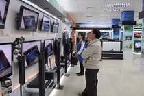 Siêu thị điện máy ồ ạt khuyến mại “sốc” sau Tết