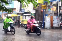 Sài Gòn mưa như trút nước từ sáng sớm đầu tuần