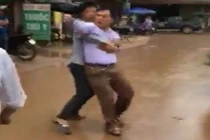 Gây tai nạn, tài xế chửi bới, đánh cả CSGT