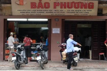 Bánh trung thu Bảo Phương “hot” nhất Thủ đô vắng vẻ khác thường