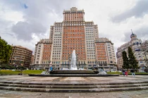 Toàn cảnh tháp 25 tầng tỷ phú giàu nhất TQ mua đứt