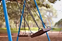 Bi kịch người mẹ chơi với xác con trai suốt đêm 